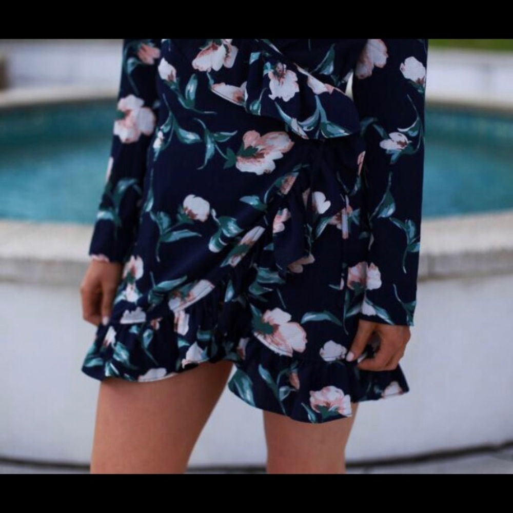 Pretty Little Thing Raina blue floral 👗 - Picture 5 of 14